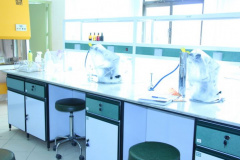 آزمایشگاه میکروبیولوژی دانشکده علوم پایه 4